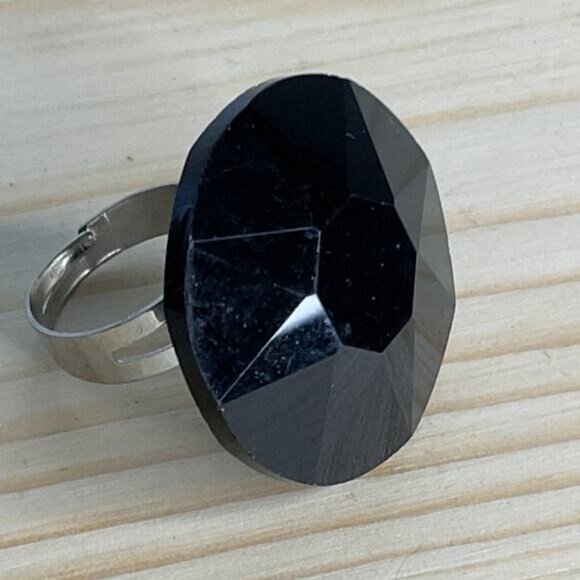 Jet Black Faceted Oval Acrylic Silver Tone Adjustable Band Ring - Picture 4 of 6
